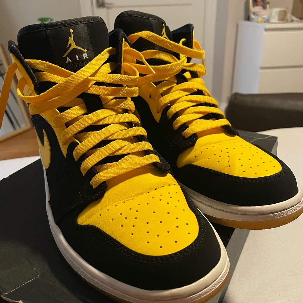 Air Jordan 1 Mid- Black Yellow (New Love)-Top Sneakers New Love 2017 10.5